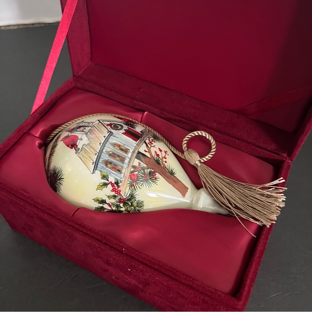 Inner Beauty Gift Glass Ornament with Tassel in Gift Box